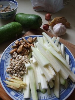 Hairy gourd, coix seed and dried mussel