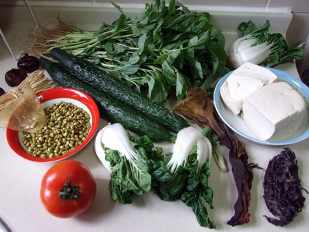 Severe itching that accompanies with skin rashes or swelling should eat more anti-inflammatory and soothing food, such as amaranth, bok choy, kelp, laver, mung bean, tomato and cucumber.